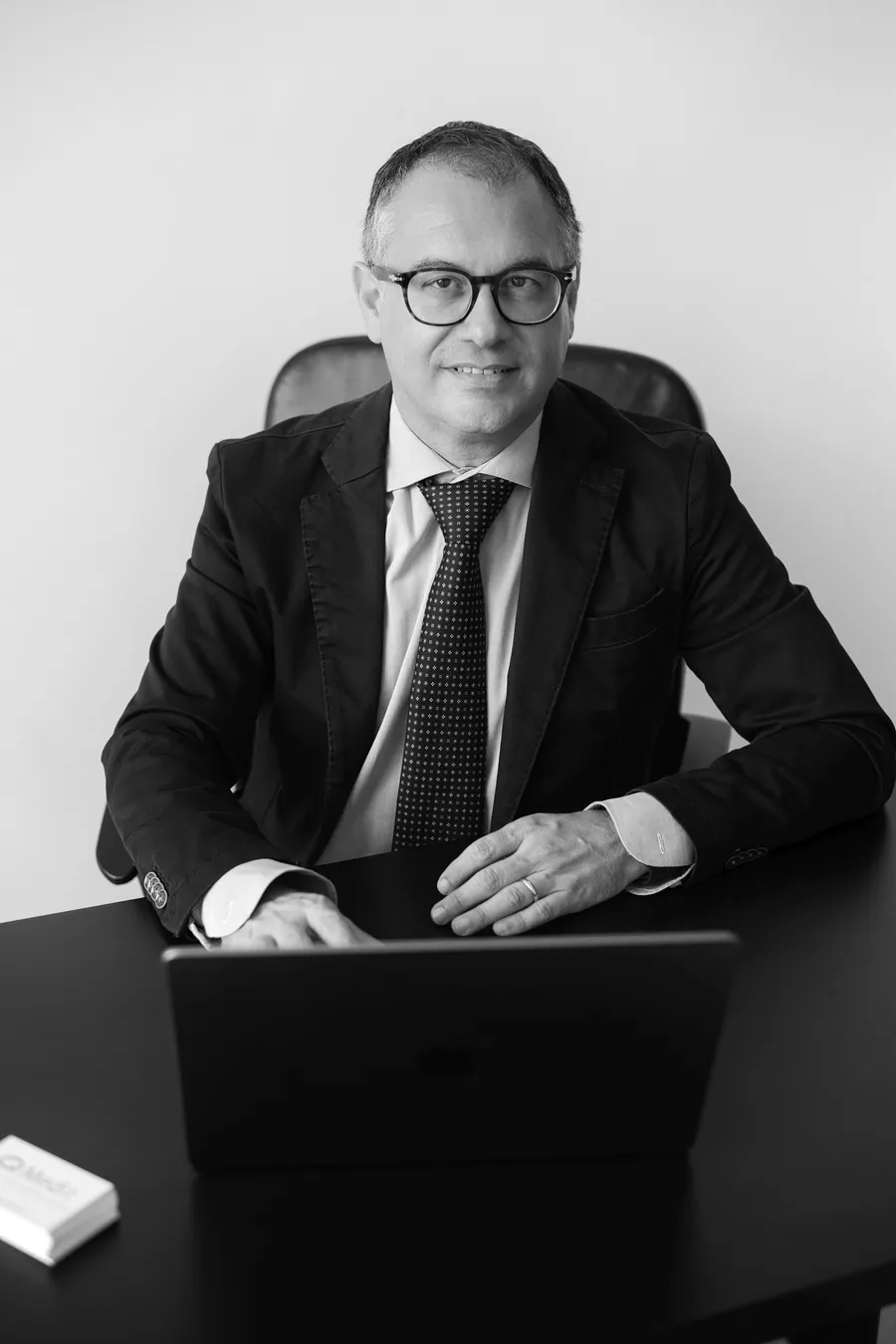 Gabriele Ruggiero alla scrivania
